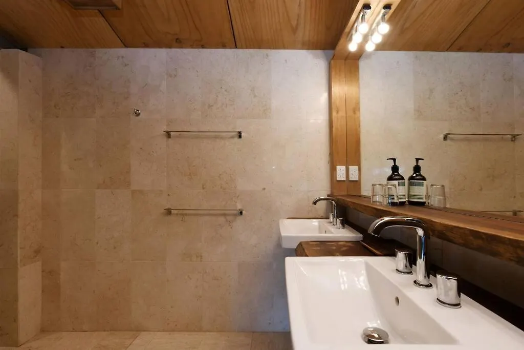 Upper House Villa Maleny Holiday home