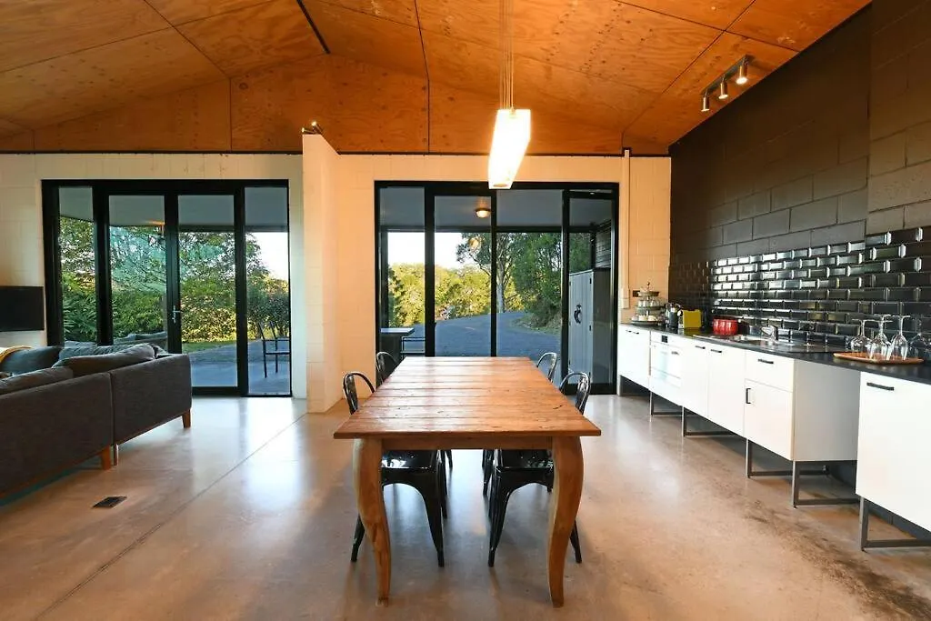 Upper House Villa Maleny Holiday home